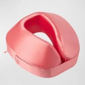 Slip Pure Silk Jet Setter Travel Neck Pillow Blush